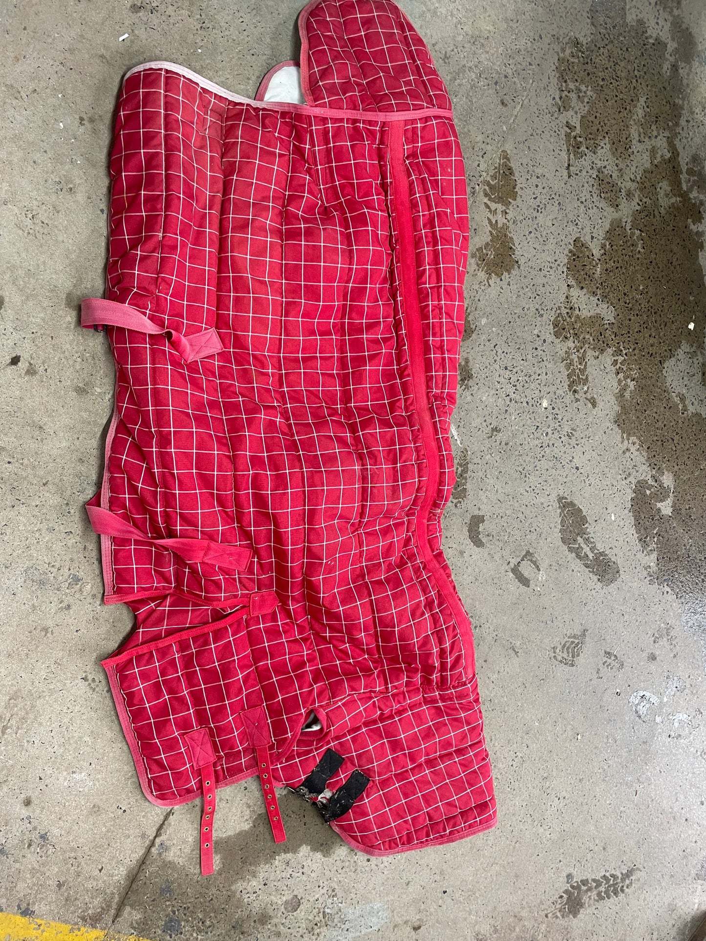 5’ Red Check stable rug