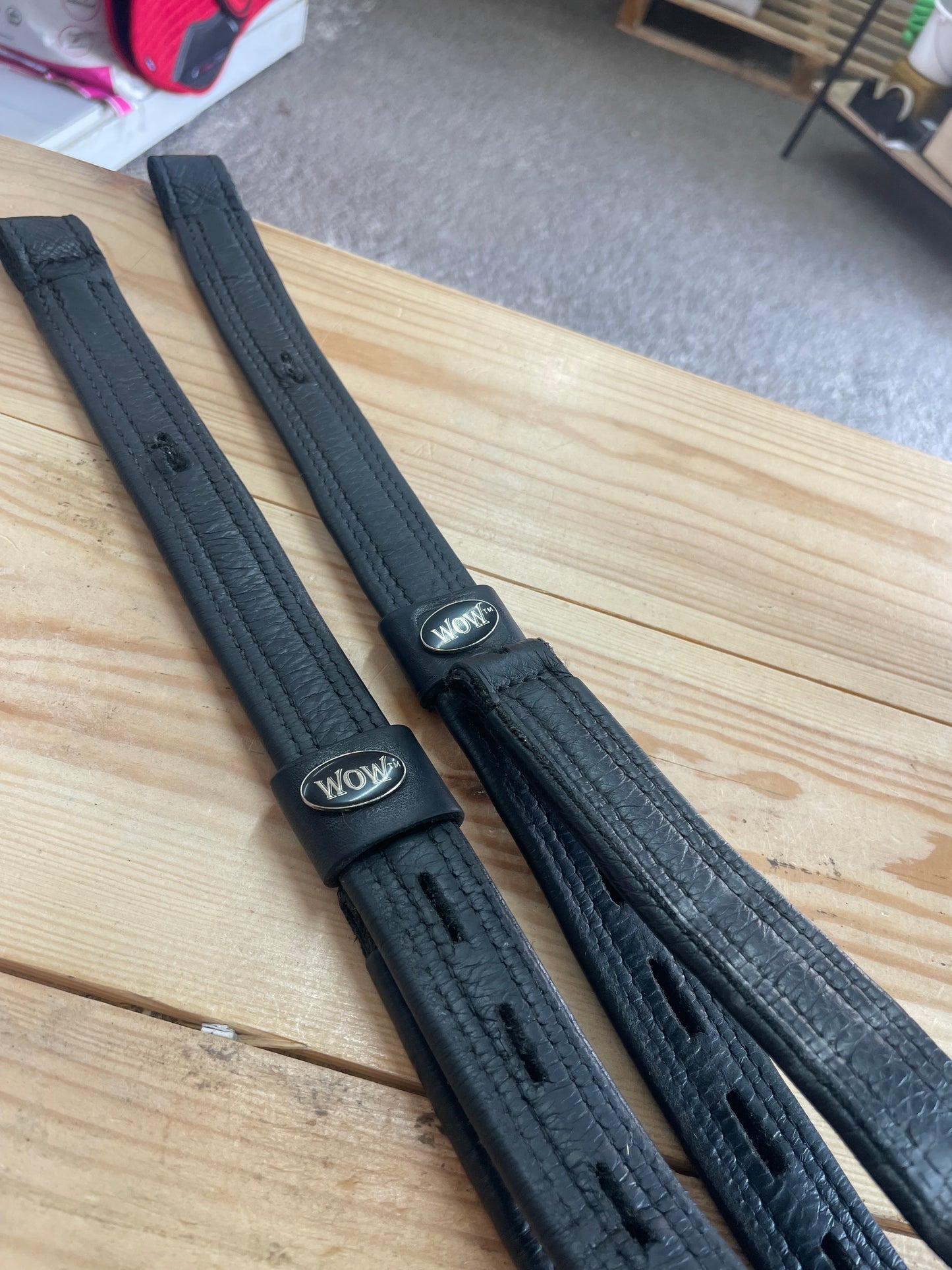 WOW T-Bar Stirrup Leathers - Black 28’’